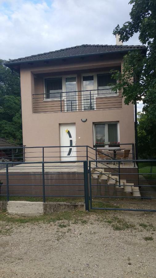 Family Holiday Apartman Nyíregyháza Dış mekan fotoğraf