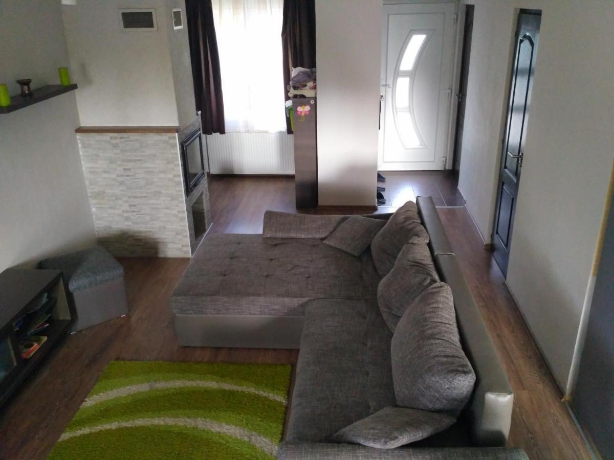 Family Holiday Apartman Nyíregyháza Dış mekan fotoğraf